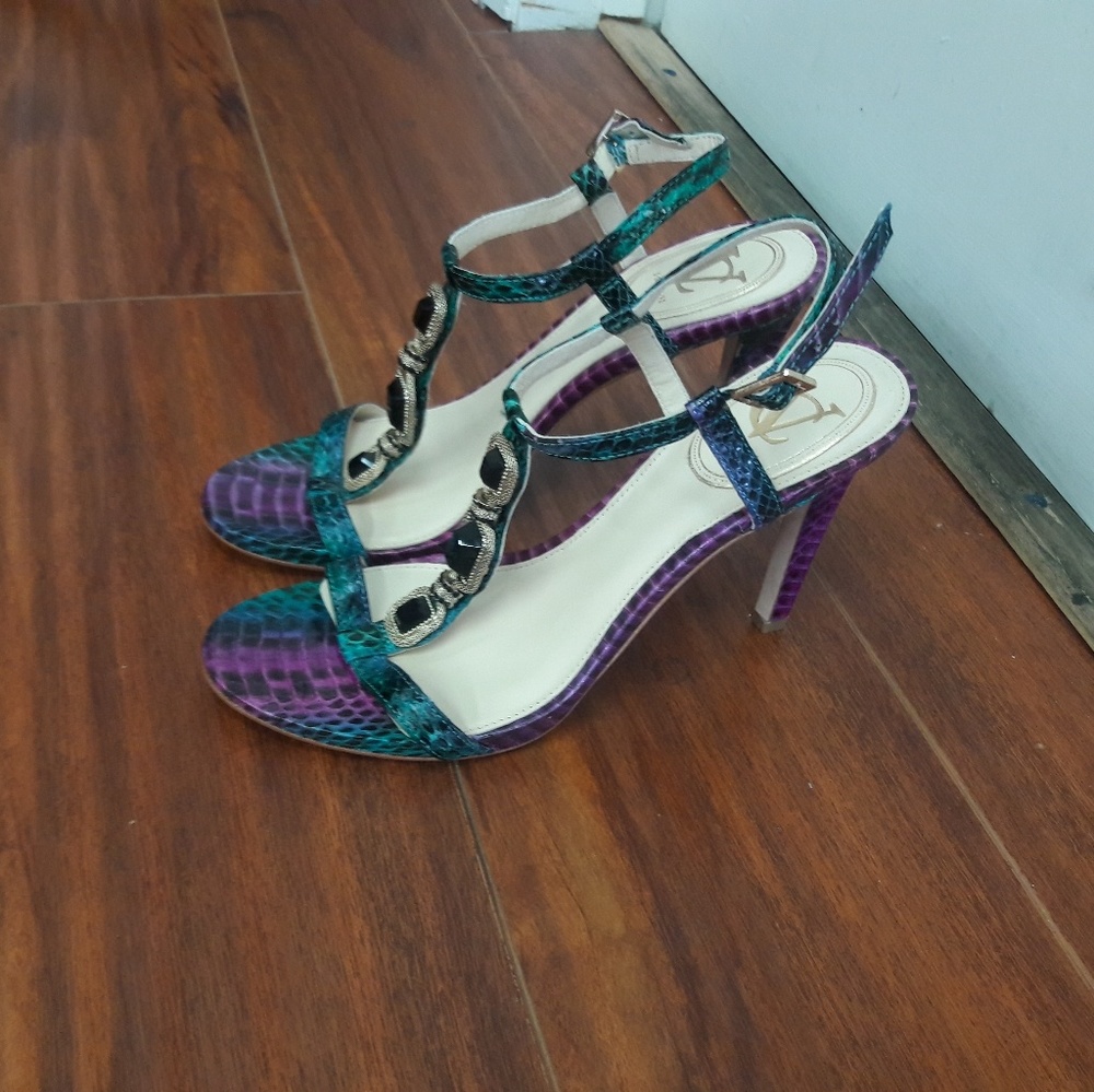 Vince Camuto leather heels - Picture 2 of 7